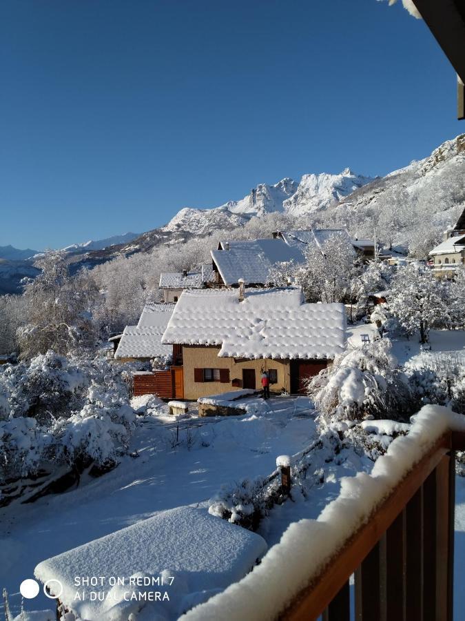Chez Bear Bed and Breakfast Briançon Exteriör bild