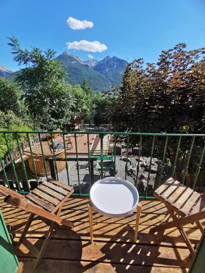 Chez Bear Bed and Breakfast Briançon Exteriör bild