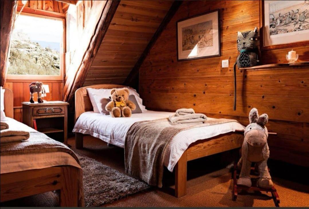 Chez Bear Bed and Breakfast Briançon Exteriör bild